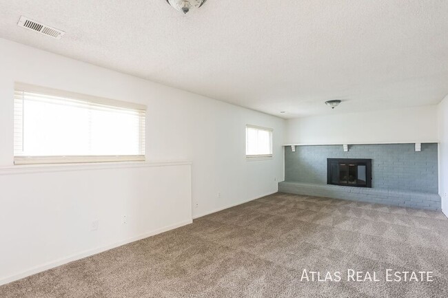 Building Photo - Cozy 3-Bedroom Rental with Large Backyard ...