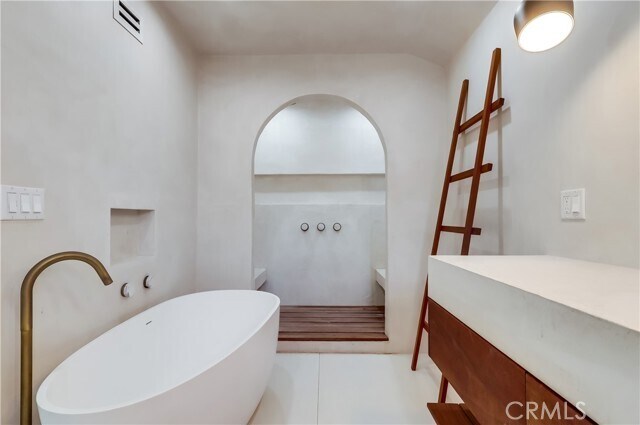 Building Photo - 5528 Voletta Pl