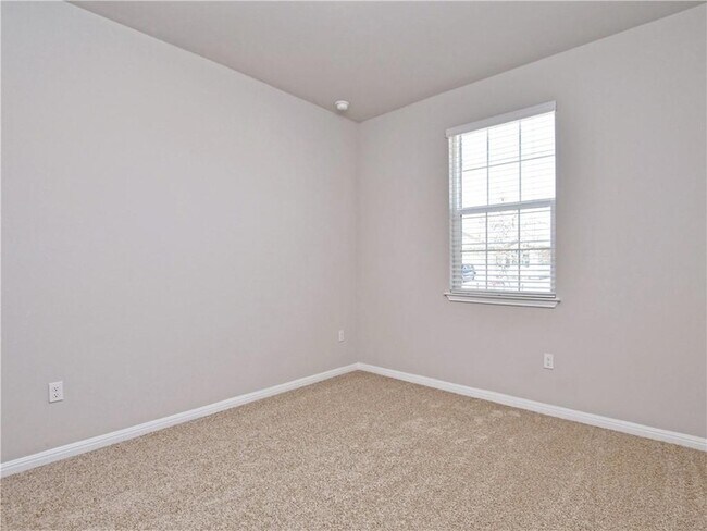 Building Photo - 401 Rainmaker Ln