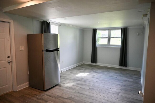 Building Photo - 994 Overbrook Cir