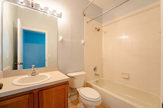 Building Photo - 3581 Wilshire Way Rd