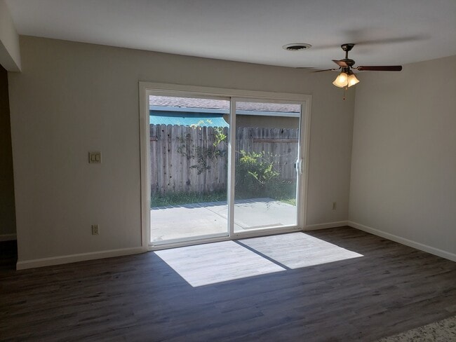 Building Photo - Nice, Cute and Clean!!!