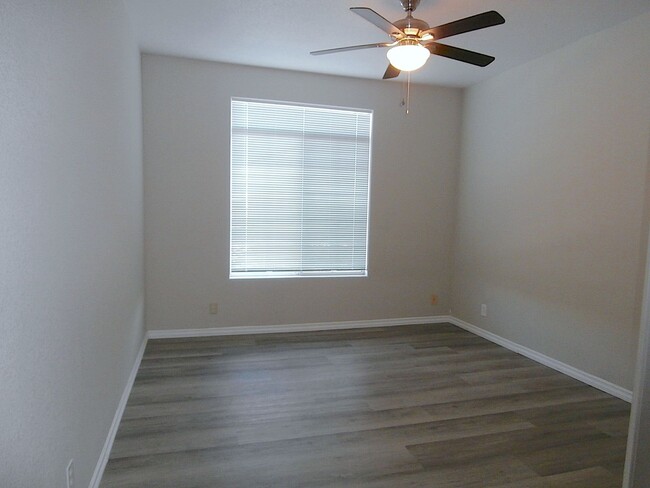 Building Photo - Charming Condo in Henderson!