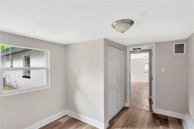 Building Photo - 4105 W Mango Ave