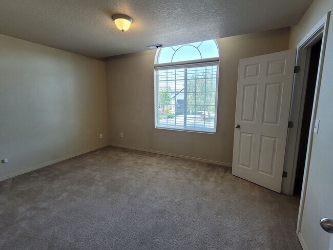 Building Photo - 511 Sandalwood Pl