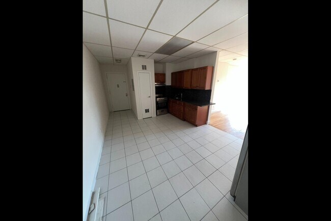 Building Photo - 308 Maple Ave