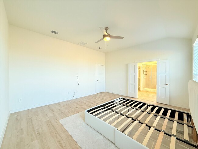 Building Photo - 105 Aurora Spgs Dr