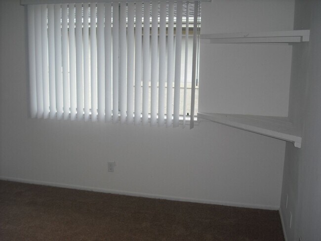 Building Photo - 2635 Yardarm Ave
