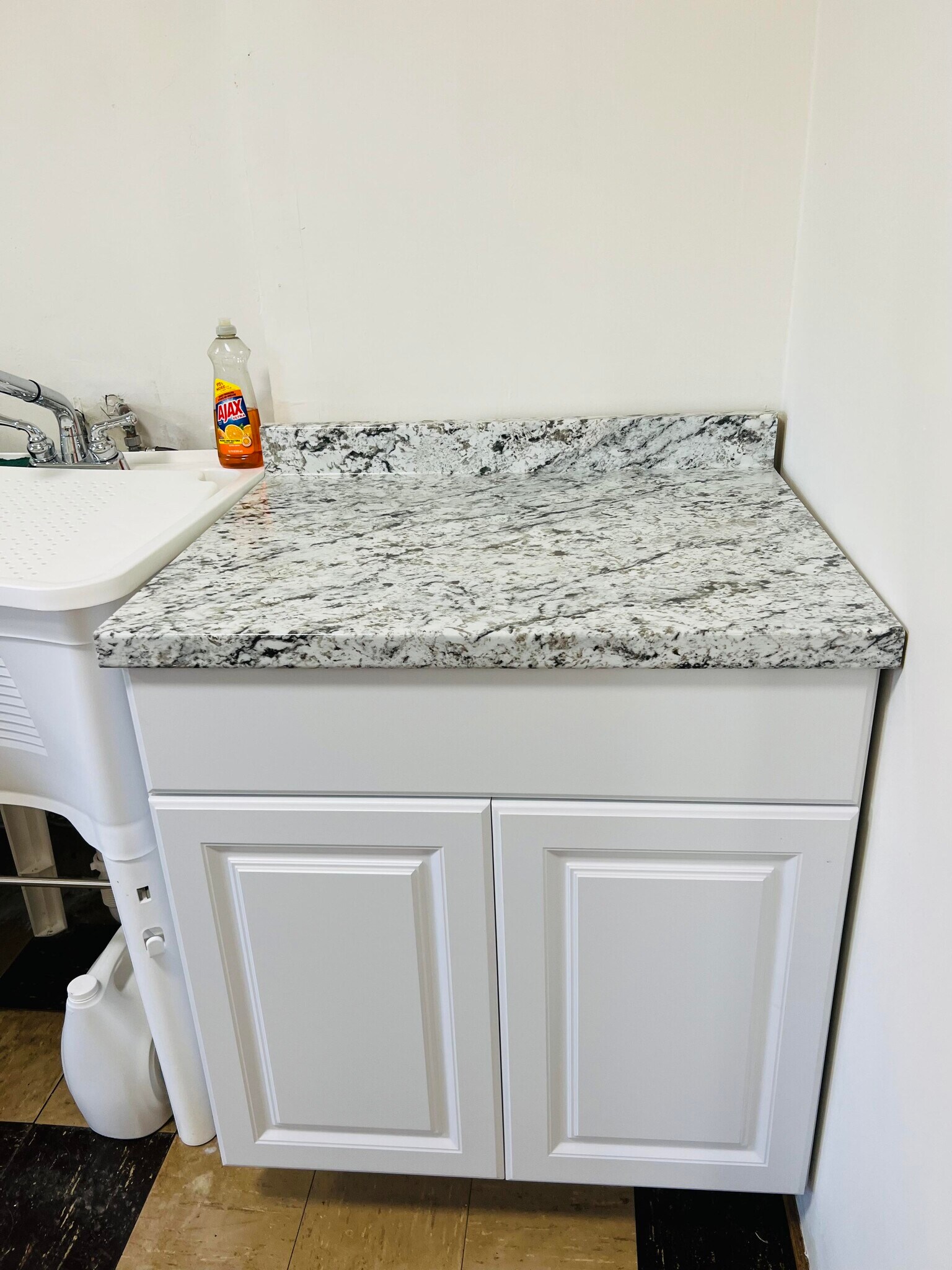 Building Photo - 1405 Pleasant Valley Dr