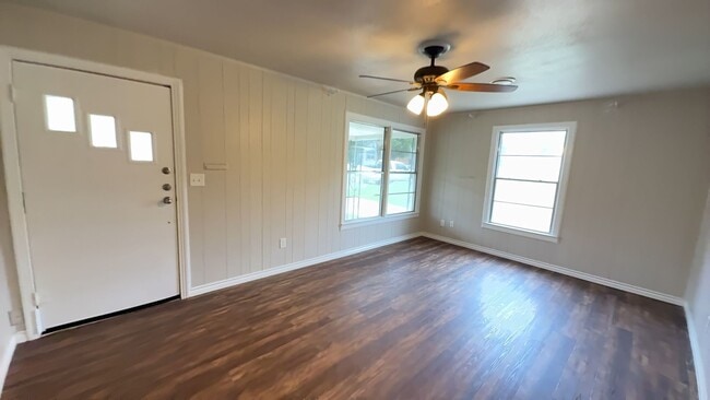 Building Photo - Updated 3-bedroom house with HUGE YARD!! $500 off 1st Month’s Rent!!