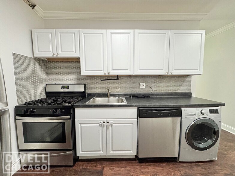 Building Photo - 2125 W Giddings St