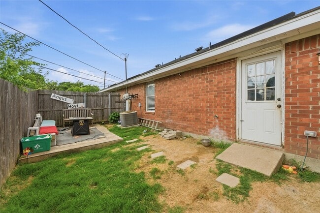 Building Photo - 904 Overlook Dr