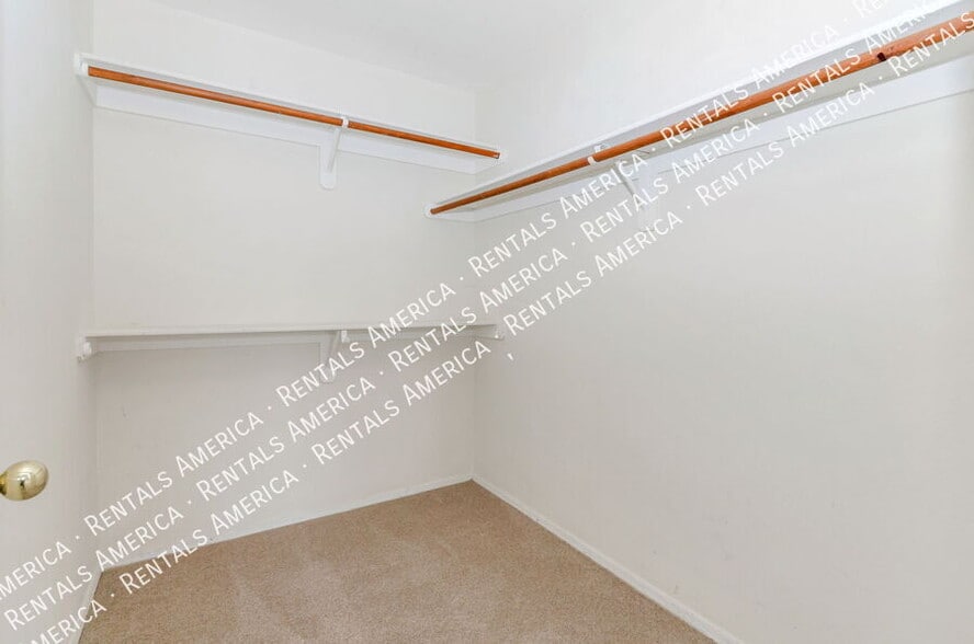 Building Photo - 1202 N Thunder Ridge Dr