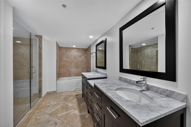 Building Photo - 900 SE 2nd St