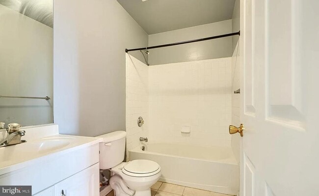 Building Photo - 4 Maya Way