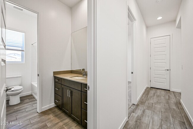 Building Photo - 14913 W Cottontail Ln