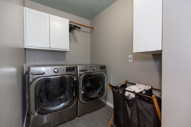 Building Photo - 136 Bull Frog Dr