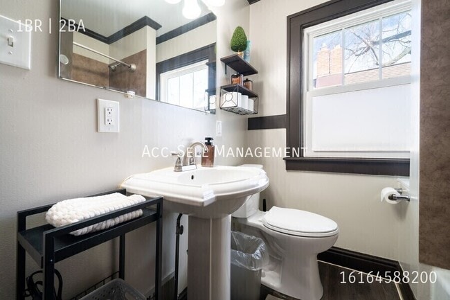 Building Photo - 1038 Crosby St NW