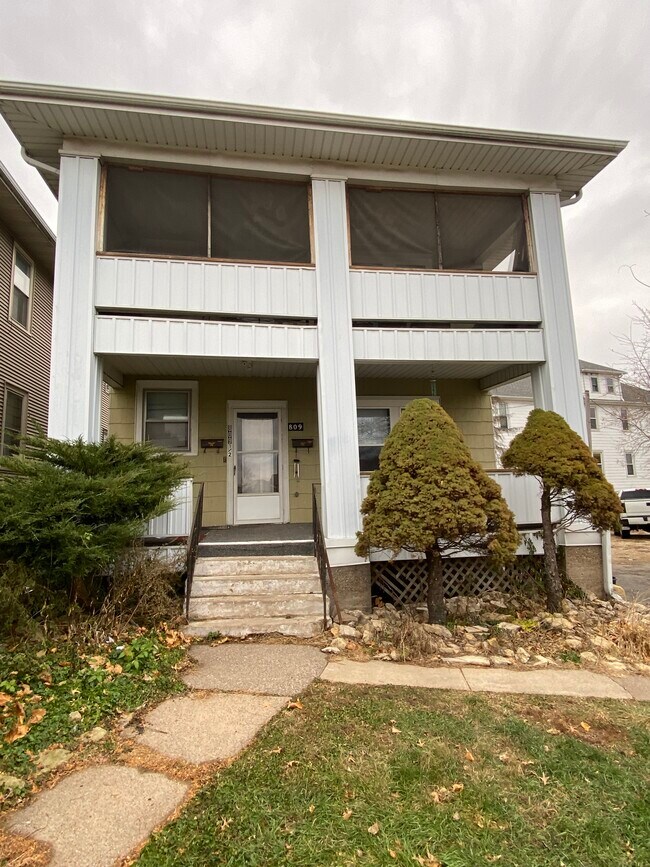 Front Entrance - 809 W 8th St