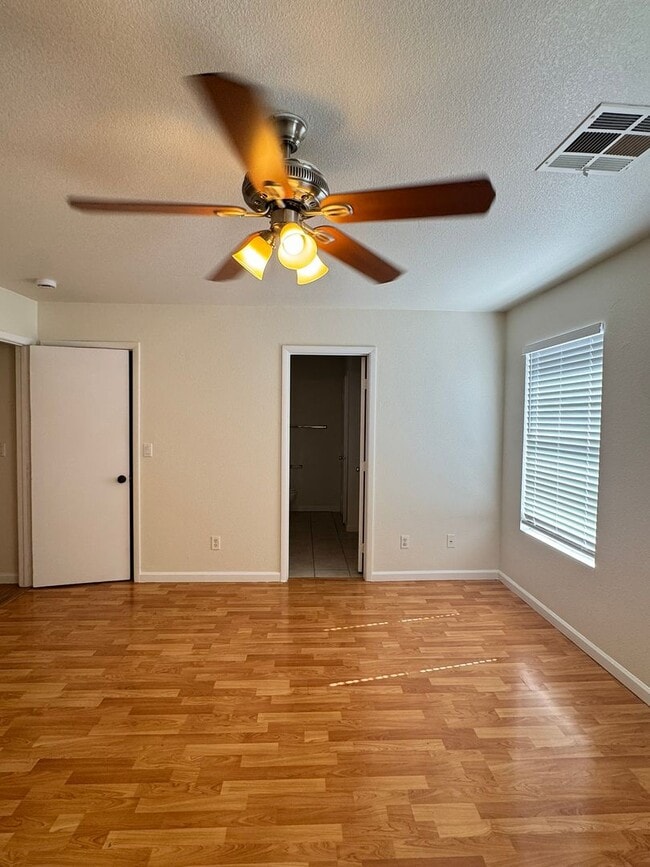 Building Photo - Beautiful 3-bedroom, 2-bathroom home in North Las Vegas