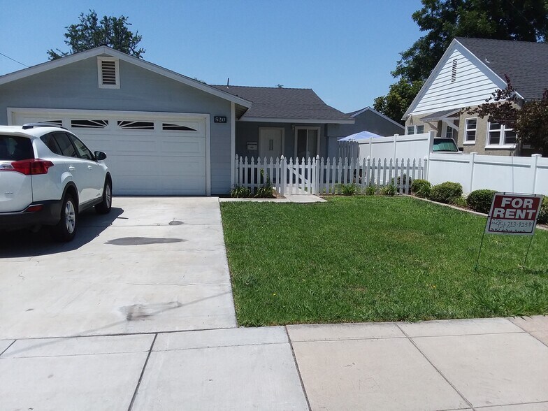 Front yard - 520 N Cambridge St