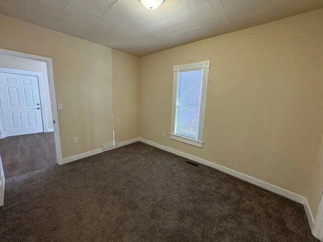 Building Photo - 910 Sahwatch St