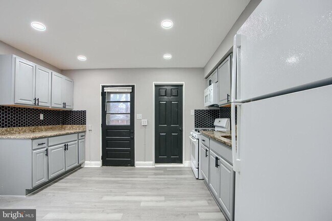 Building Photo - 3807 Fleetwood Ave