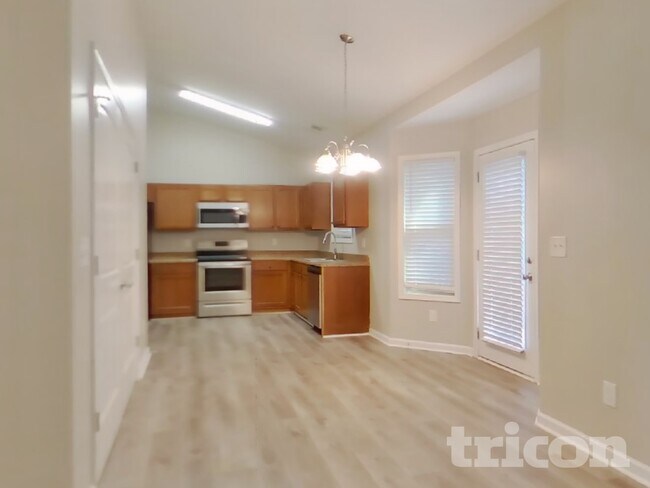 Building Photo - 652 Amberwood Dr