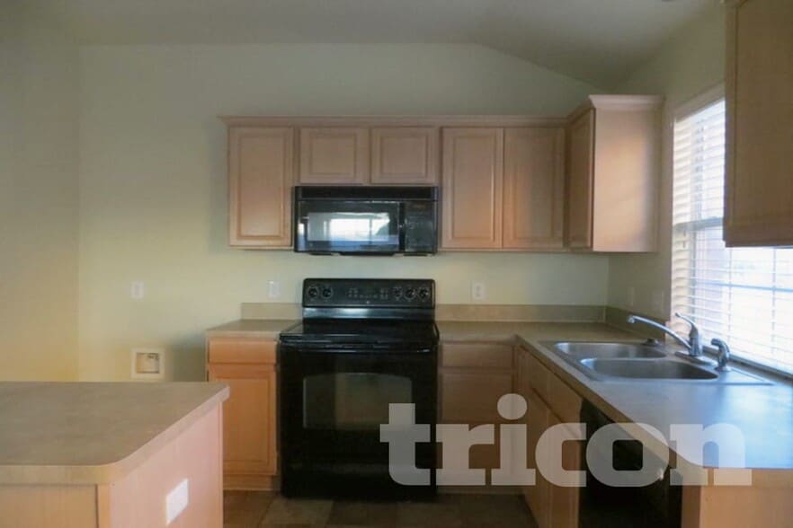 Building Photo - 8457 Asheville Ln