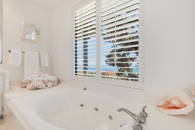 Building Photo - 29008 Cliffside Dr