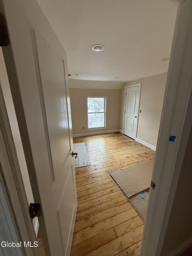 Building Photo - 253 6th Ave