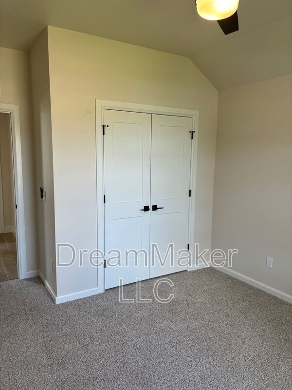 Building Photo - 3002 Hollow Crest Ln