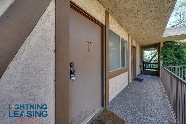 Building Photo - 14630 1/2 Magnolia-204C