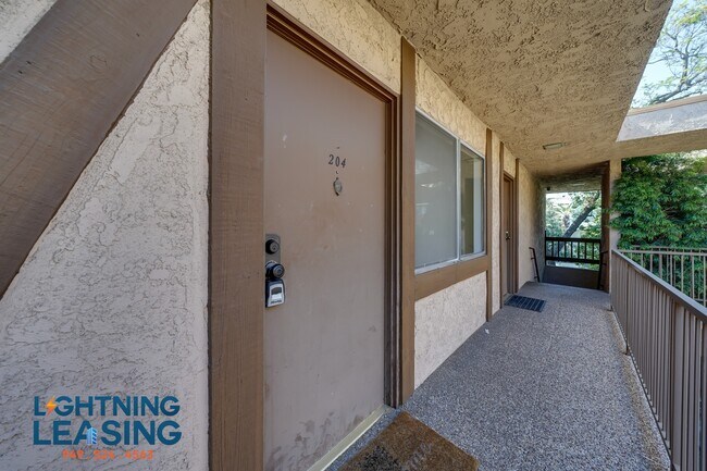 Building Photo - 14634 Magnolia-204B