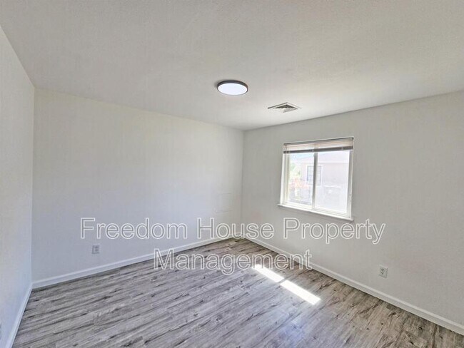 Building Photo - 1821 Pershing Ave