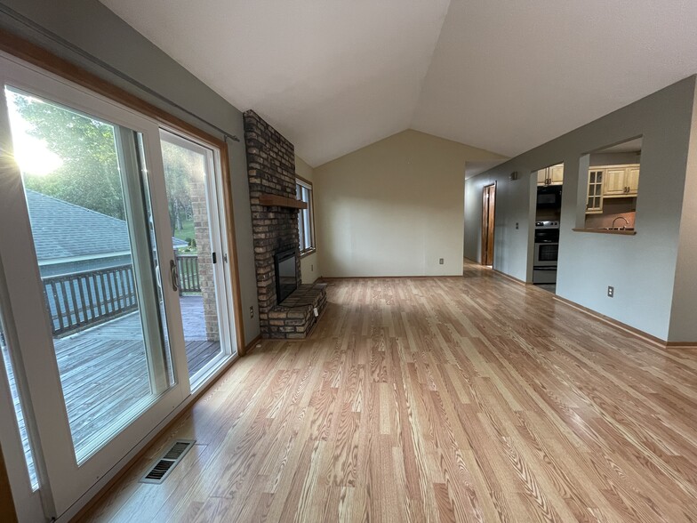 Building Photo - 5864 Red Cherry Ln