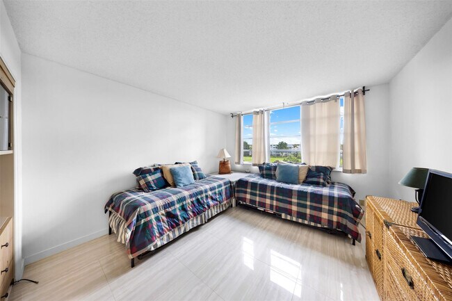 Building Photo - 800 Cypress Grove Dr