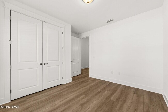 Building Photo - 836 Walsonham Dr