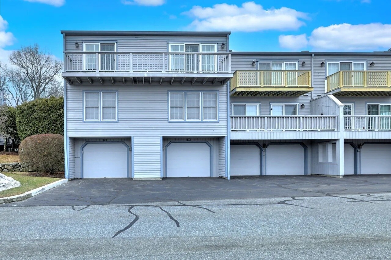 Building Photo - 194 Glengarry Rd