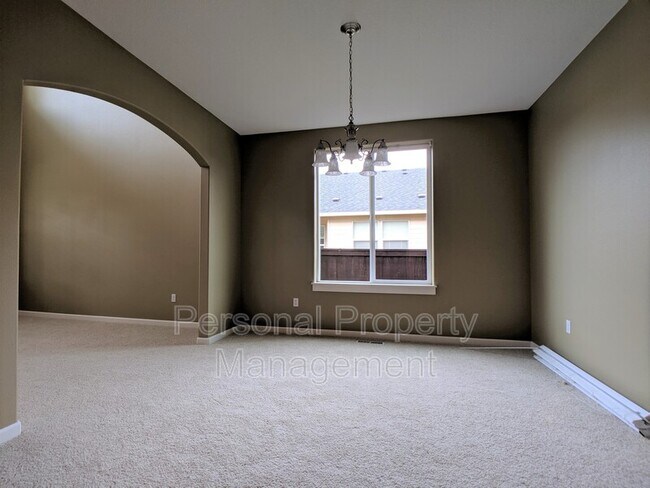 Building Photo - 10405 NE 98th Ave