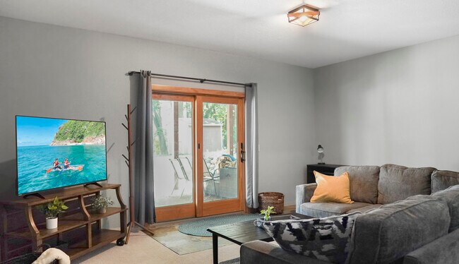 Building Photo - 15955 Bayview Dr NE