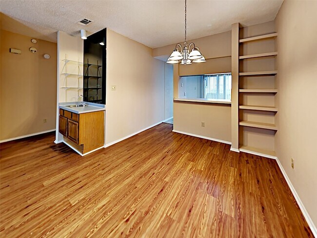 Building Photo - 5740 Martel Ave