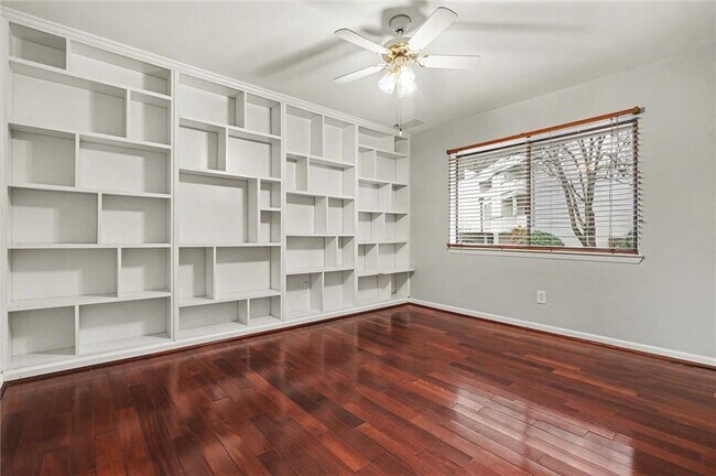 Building Photo - 3813 Paces Ferry W