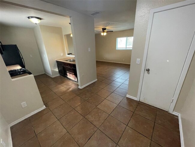 Building Photo - 6253 Manor Rd