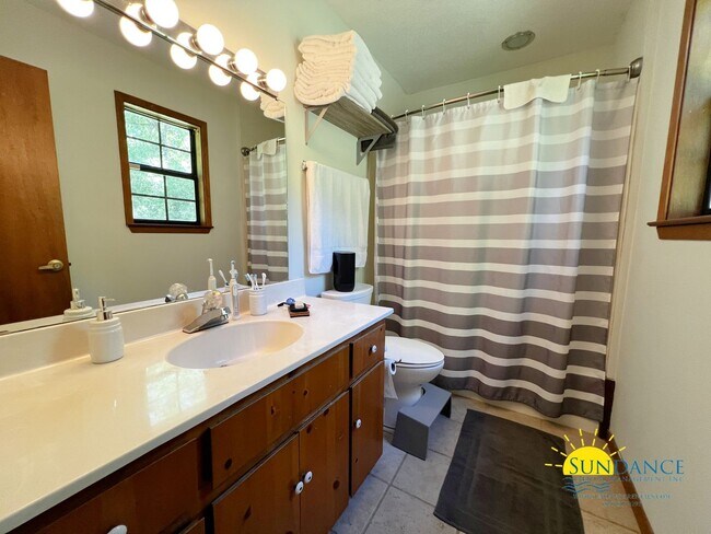 Building Photo - Charming 3 Bedroom Home with Pool, RV/Boat...