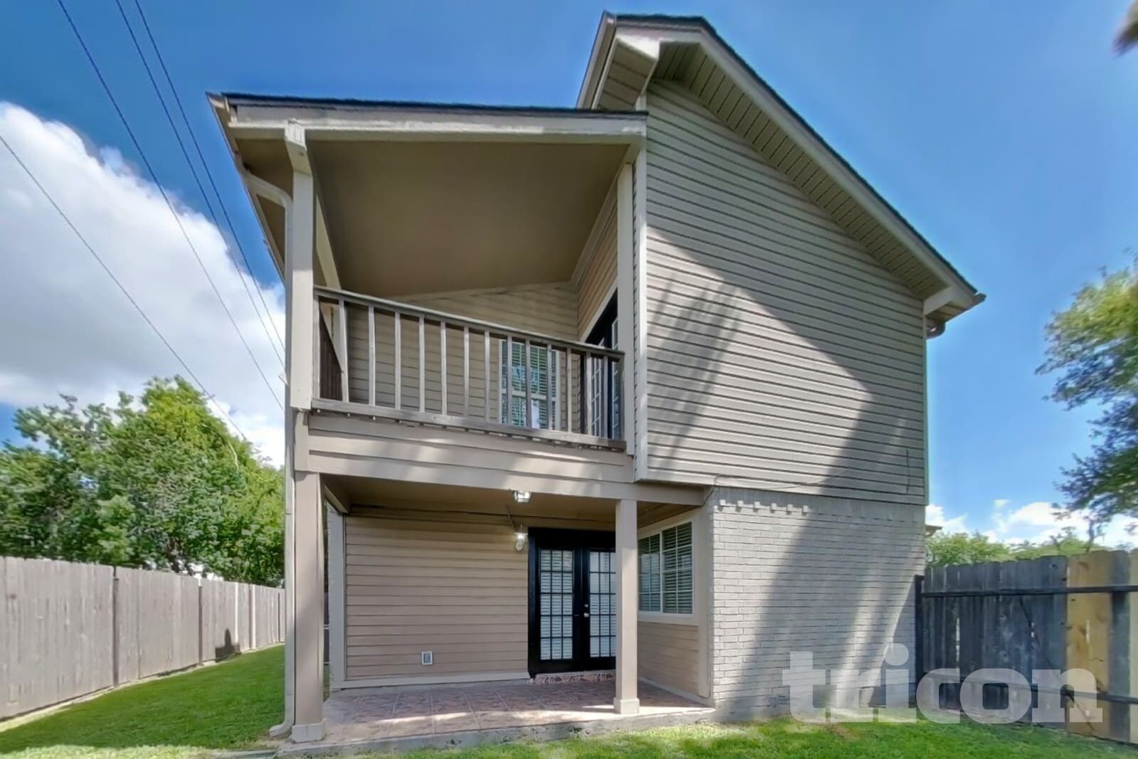 Building Photo - 1715 Evesham Dr