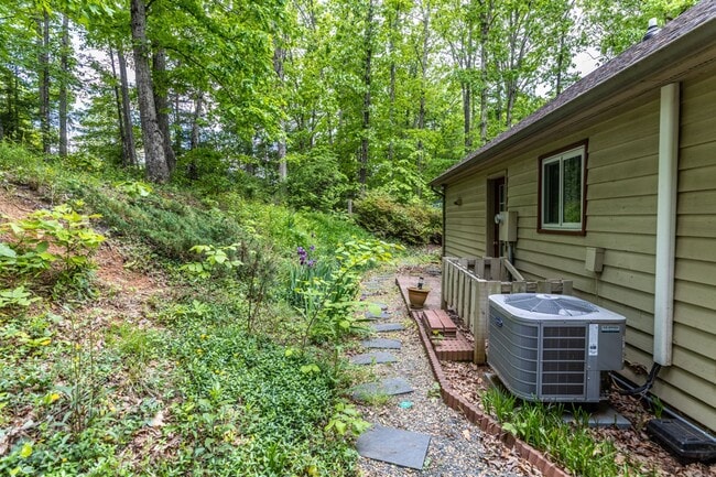 Building Photo - 1476 Gray Stone Court - Millcreek