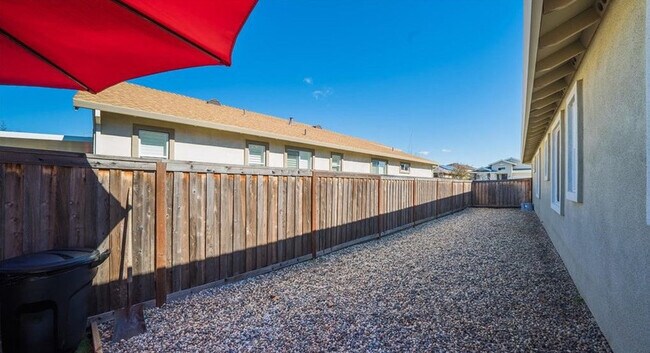 Building Photo - 3 Bedroom Home for Rent in Chico CA | Meadow Brook Ranch, Fireplace, Washer & Dryer