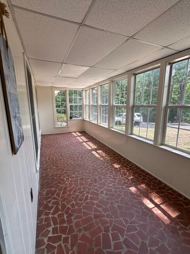 Building Photo - 3 Bedroom Ranch in Gainesville!
