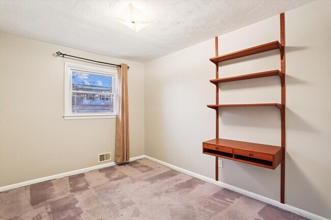 Building Photo - Wooded views in Silver Spring